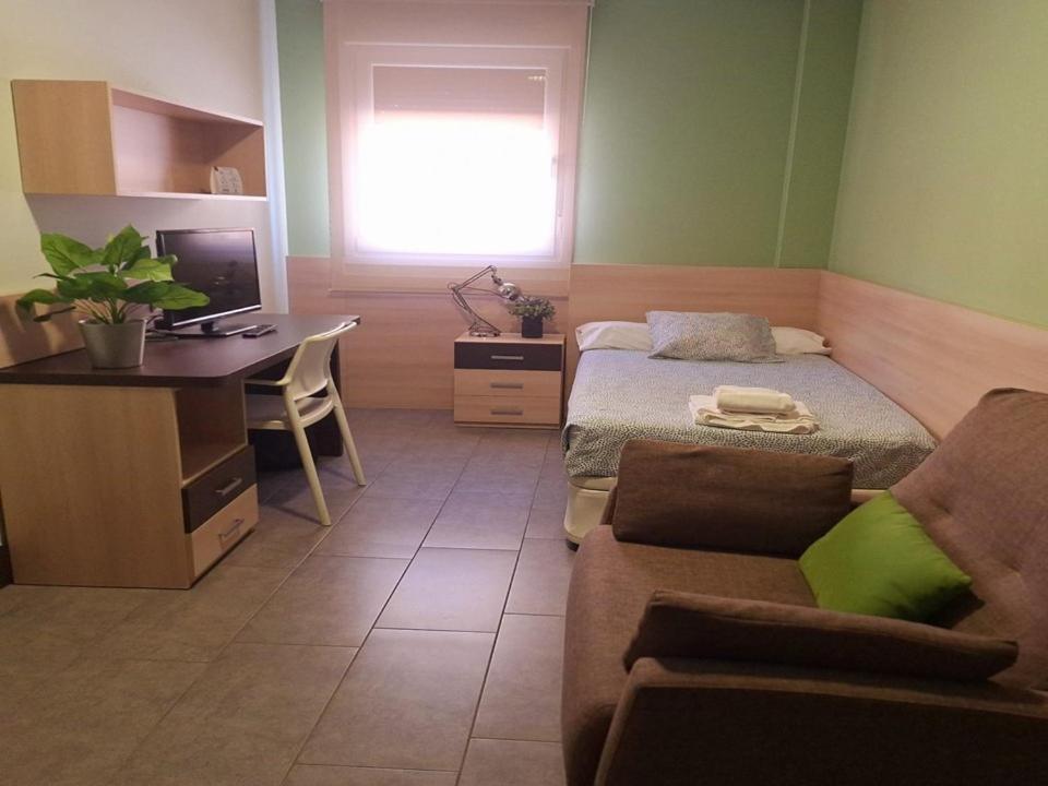 The Factory Residence Hall Segovia Bagian luar foto