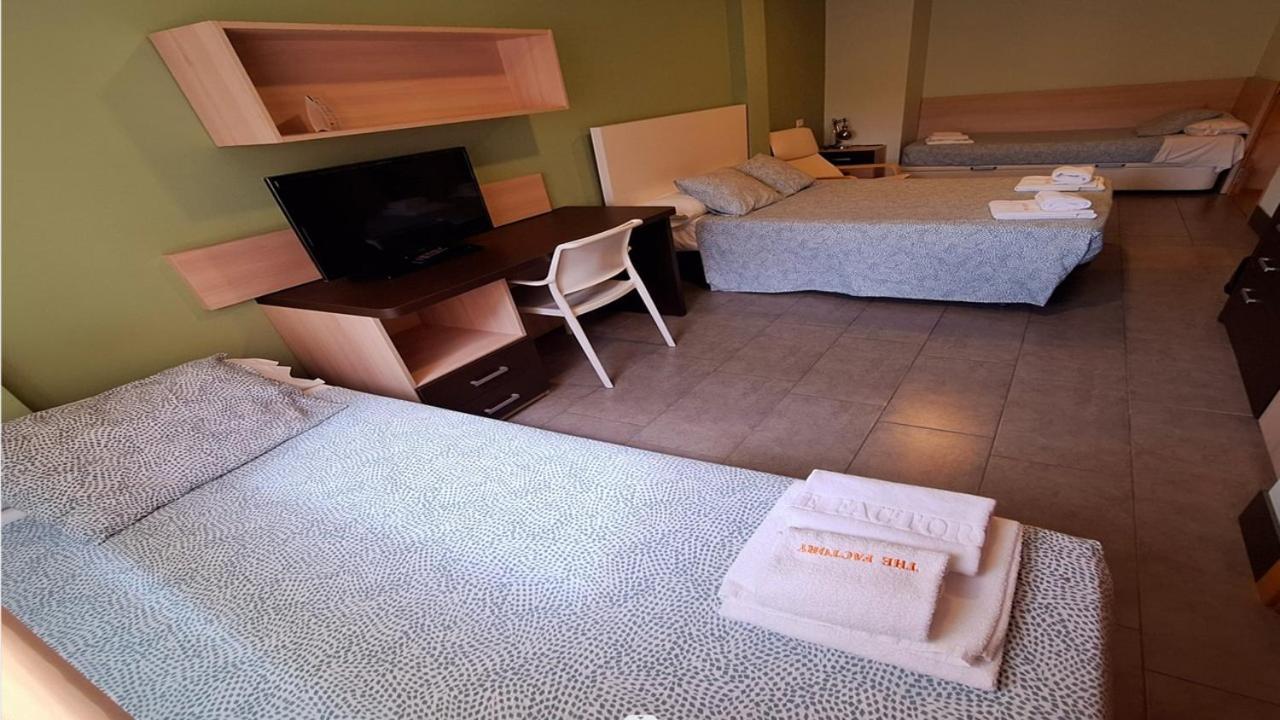 The Factory Residence Hall Segovia Bagian luar foto