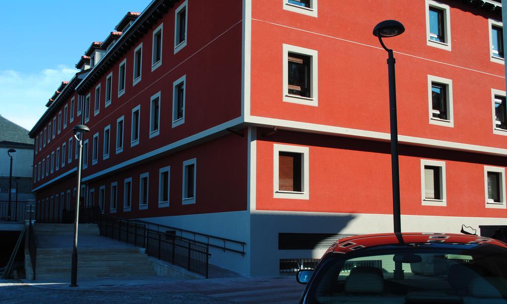 The Factory Residence Hall Segovia Bagian luar foto