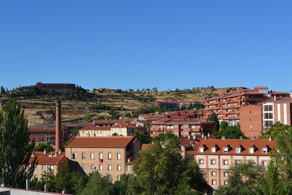 The Factory Residence Hall Segovia Bagian luar foto