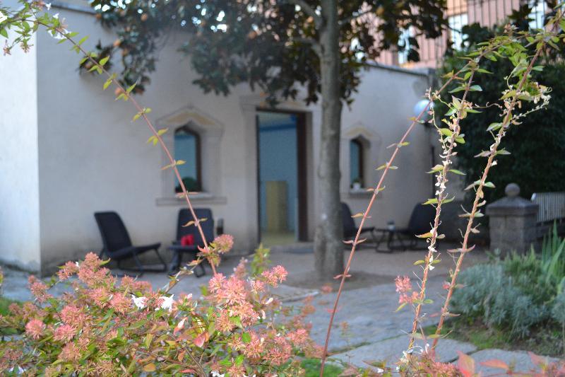 The Factory Residence Hall Segovia Bagian luar foto