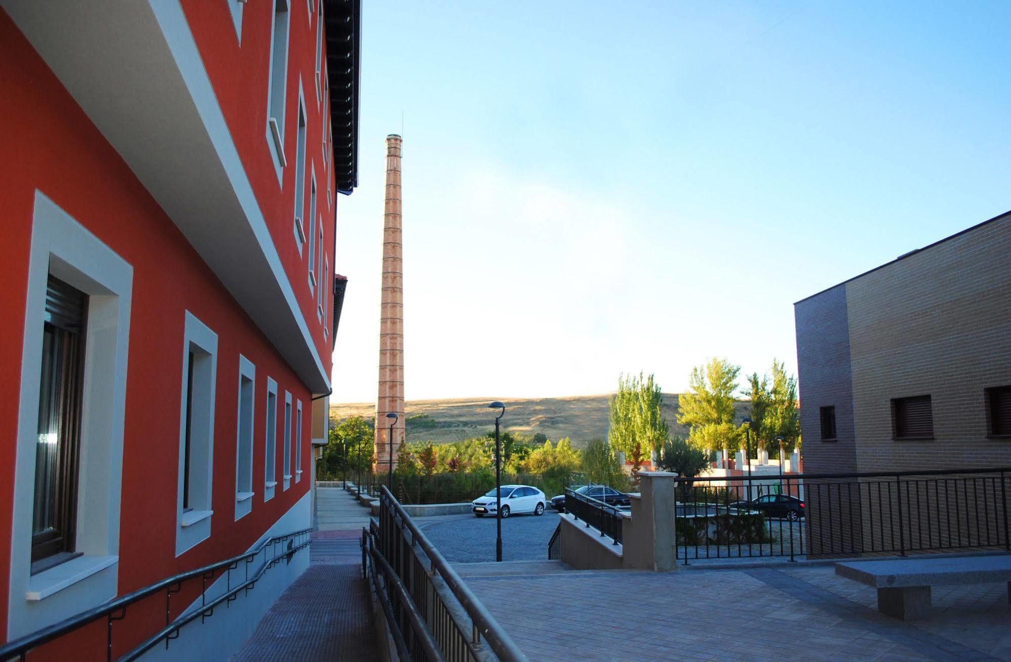 The Factory Residence Hall Segovia Bagian luar foto