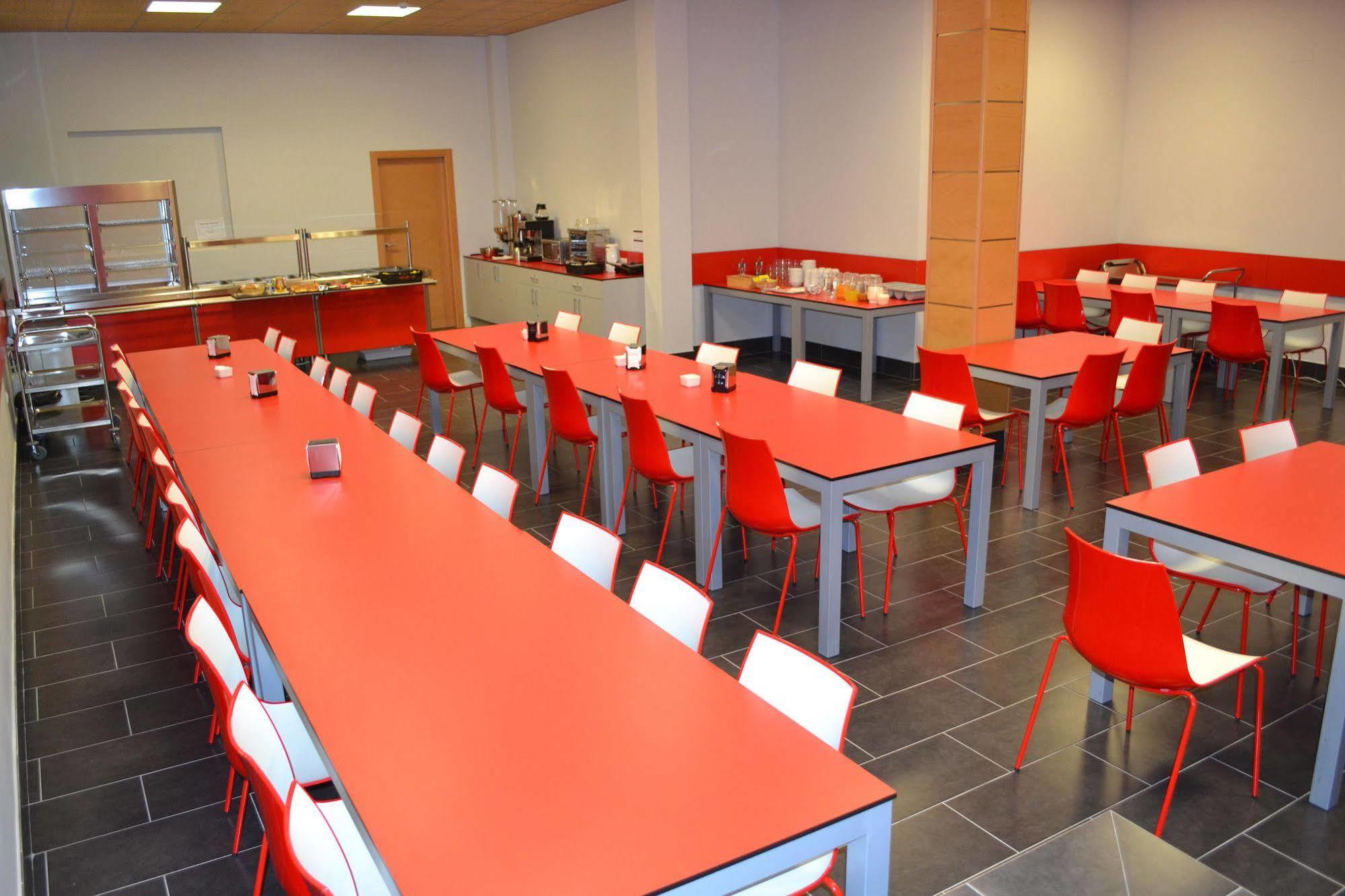 The Factory Residence Hall Segovia Bagian luar foto
